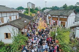 国足遭新加坡逼平！黄健翔：国足接下来两场比赛必须赢！